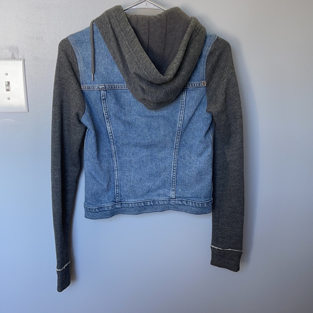 Jean jacket - Picture 2 of 3